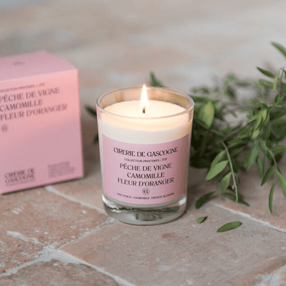 BOUGIE PARFUMÉE DE CRÉATEUR PÊCHE DE VIGNE/CAMOMILLE/FLEUR D&