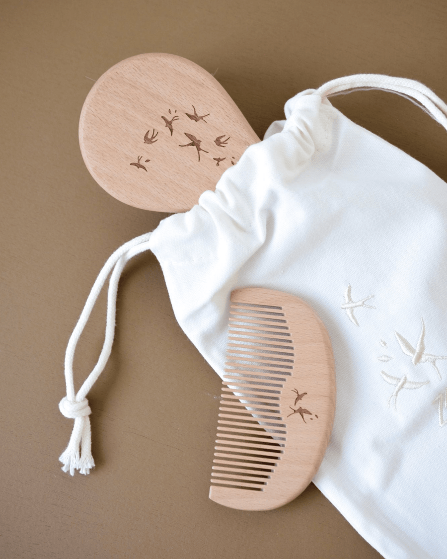Brosse et peigne en bois bébé hirondelles