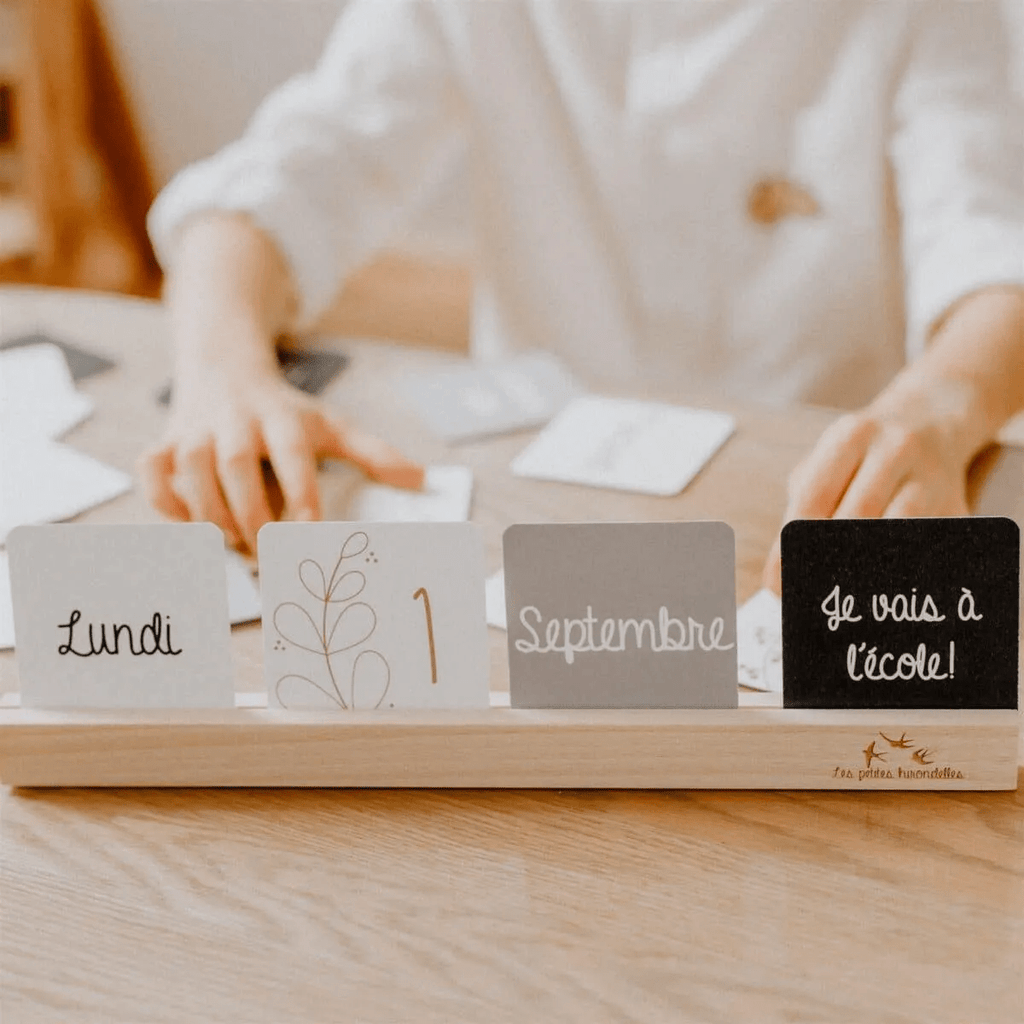 Calendrier perpétuel en bois - les petites hirondelles