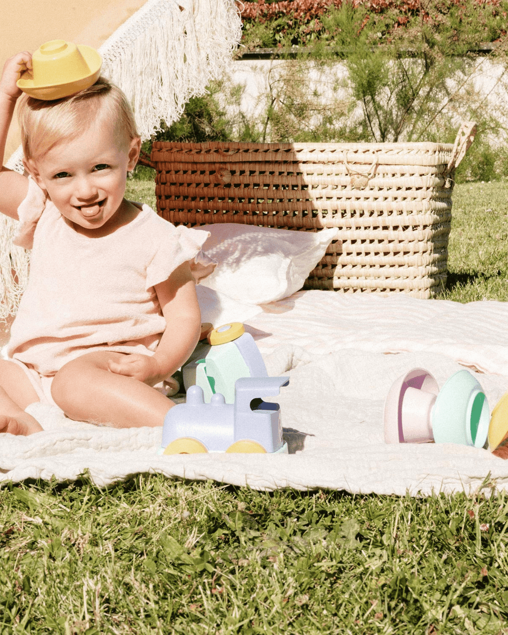 Coffret jouets d'eveil en plastique recyclé - le jouet simple.