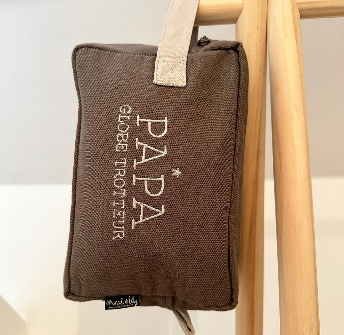 Grande Trousse De Toilette Brodée &quot;Papa Globe&quot; coloris Marron Glacé NaN