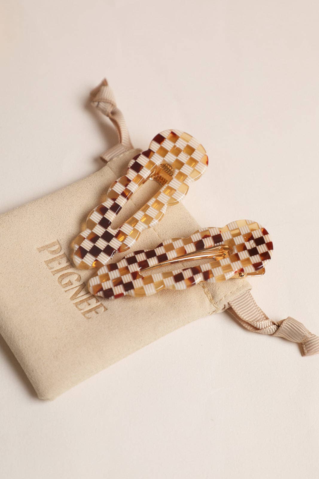 Paire de grandes barrettes Signature damier – Peignée Paris – vue 2