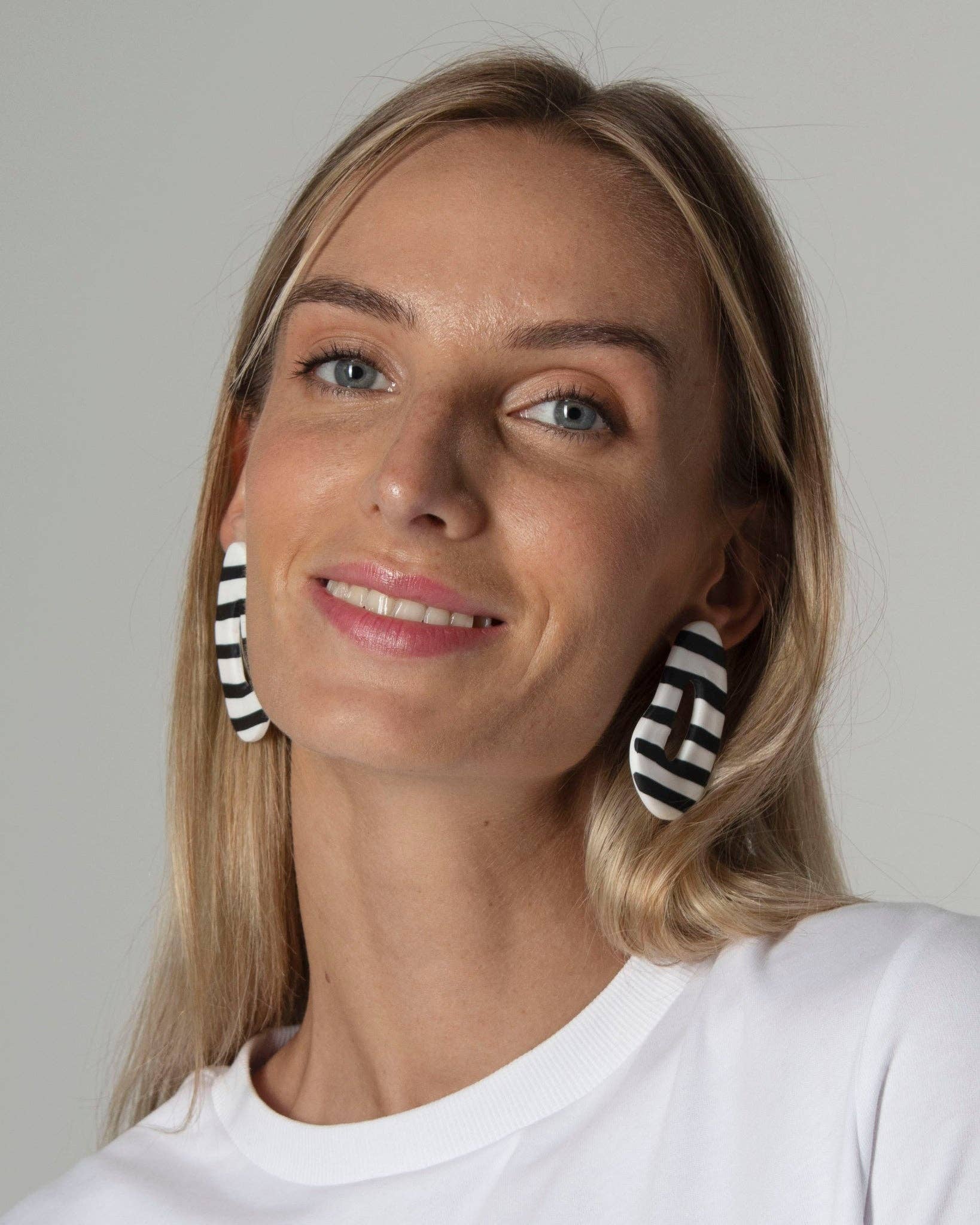 Boucles d’oreilles rayées noir et écru-Delarosa Studio-