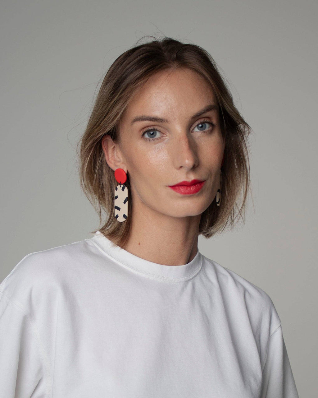 Boucles d’oreilles rouges graphiques écru et noir-Delarosa Studio-