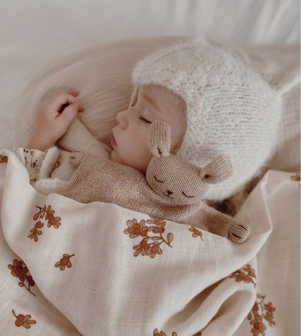 Doudou en laine fait main lapin sable - main sauvage