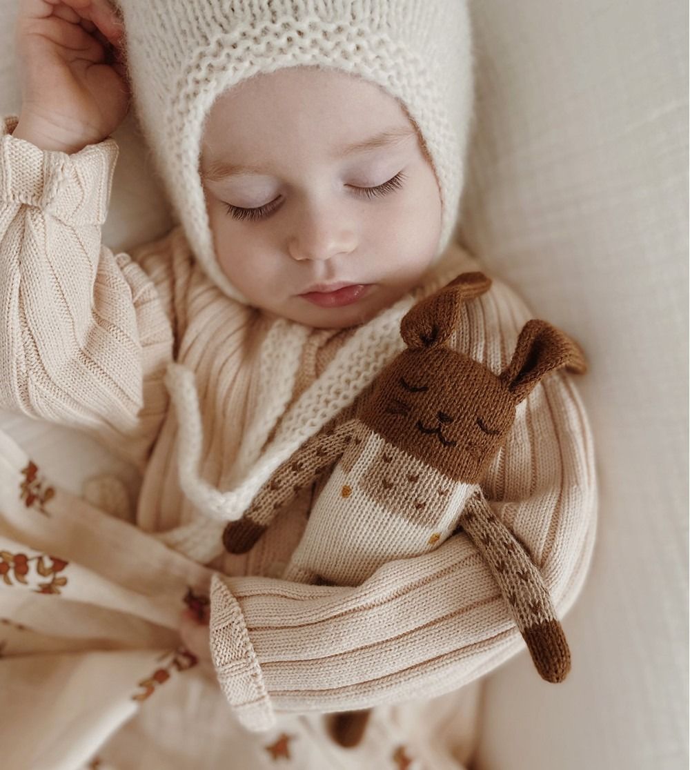 DOUDOU EN LAINE FAIT MAIN LAPIN SALOPETTE ÉCRU - Main sauvage - Lili Margaret