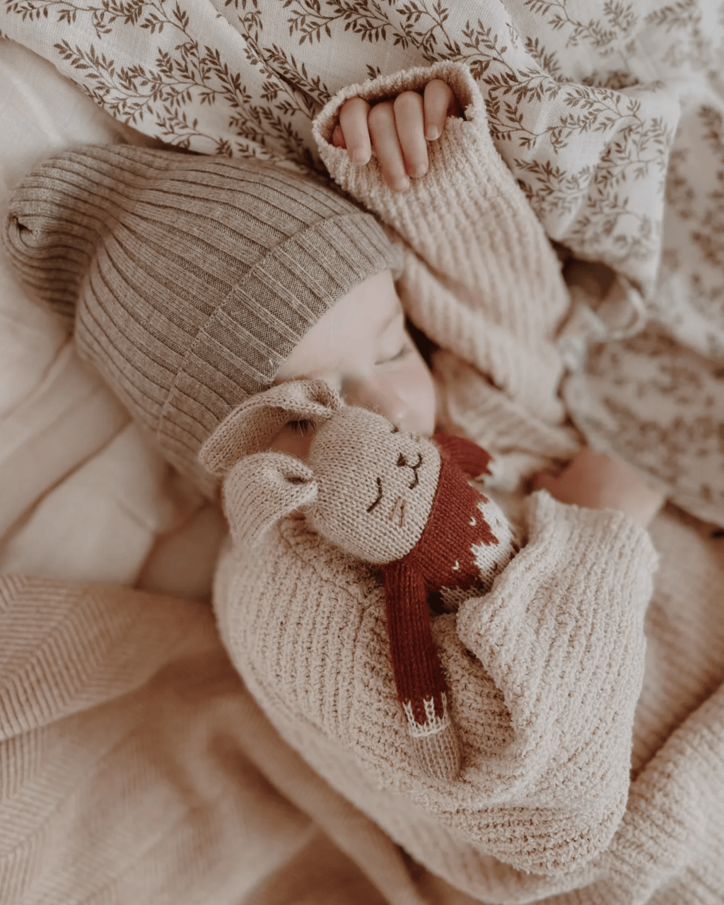 Doudou en laine naturelle fait main lapin pull jacquard - main sauvage