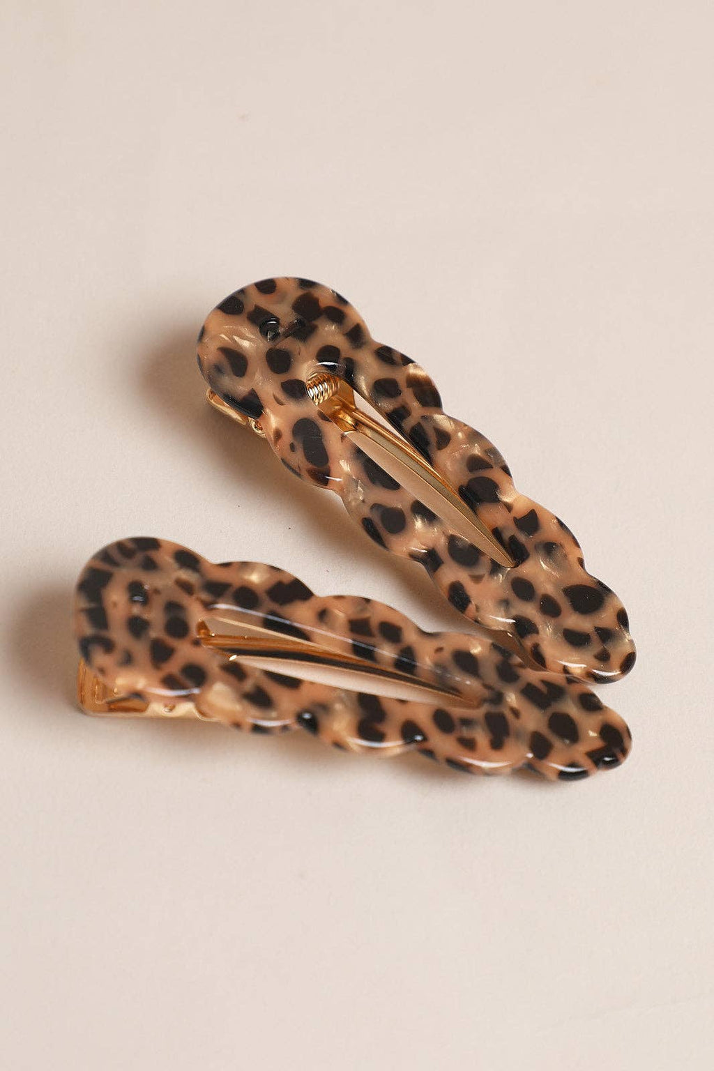 Paire de grandes barrettes Signature léopard – Peignée Paris – vue 1