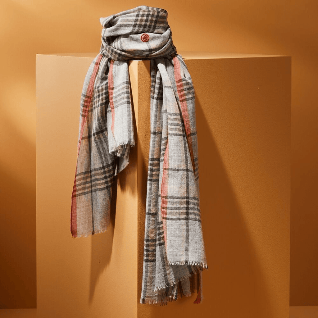Écharpe homme beige à carreaux en laine seljavallalaug - av08 paris