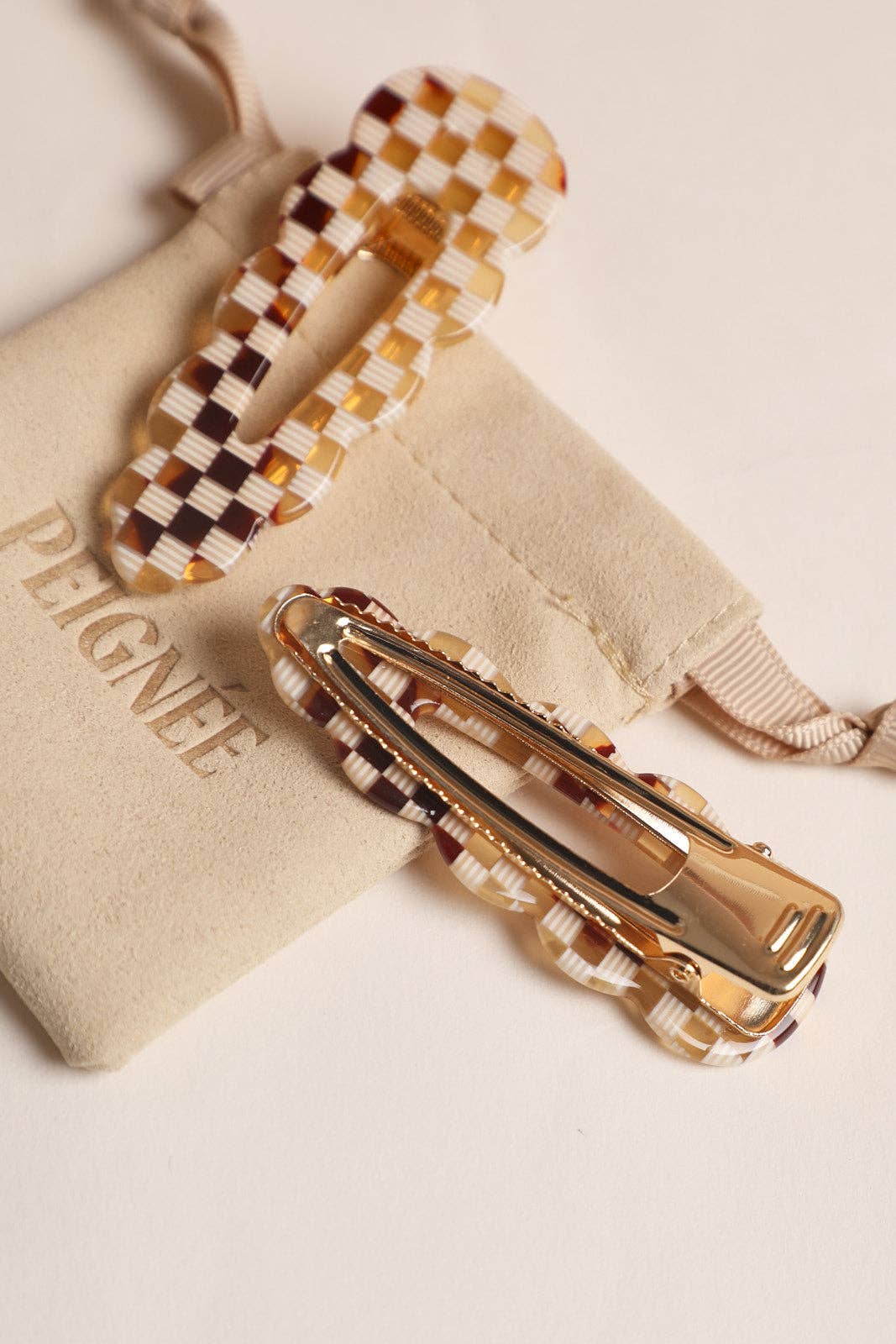 Paire de grandes barrettes Signature damier – Peignée Paris – vue 3