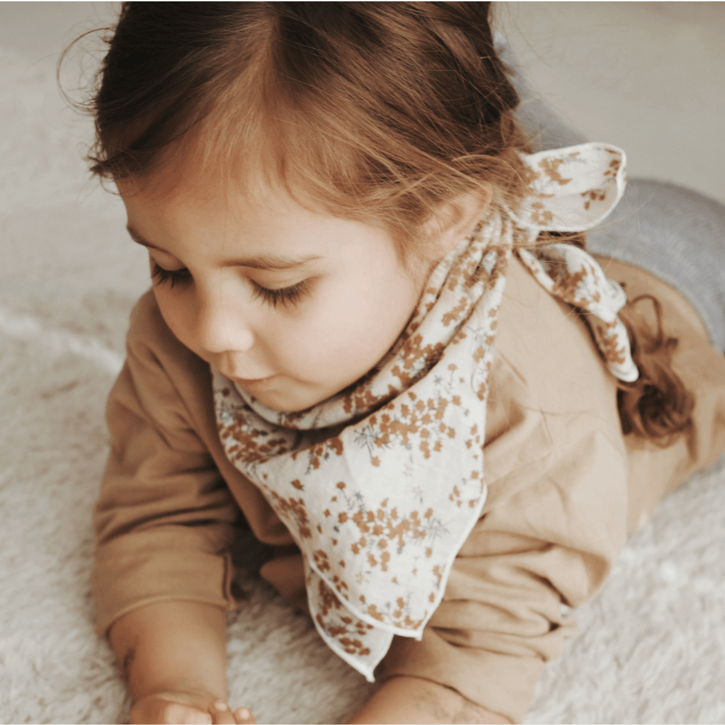 Foulard enfant imprimé fleuri – gentil coquelicot