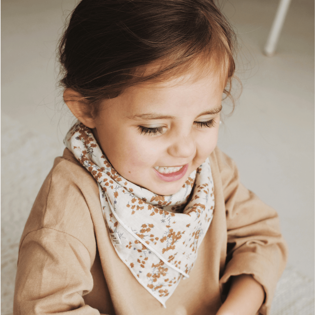 Foulard enfant imprimé fleuri – gentil coquelicot