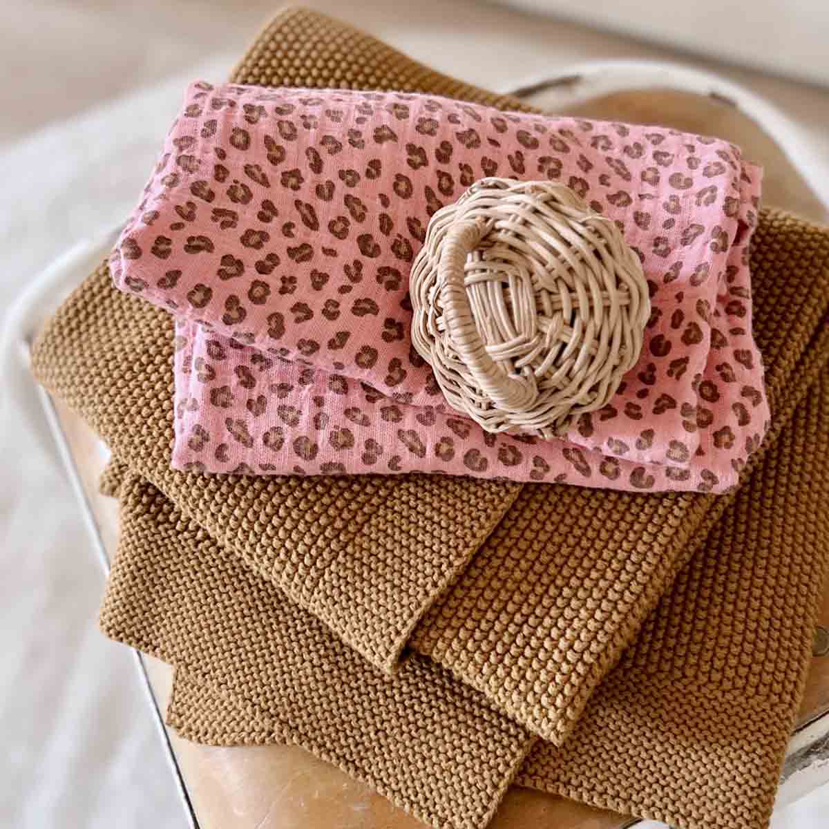 Foulard enfant rose léopard - Rose in april - Lili Margaret