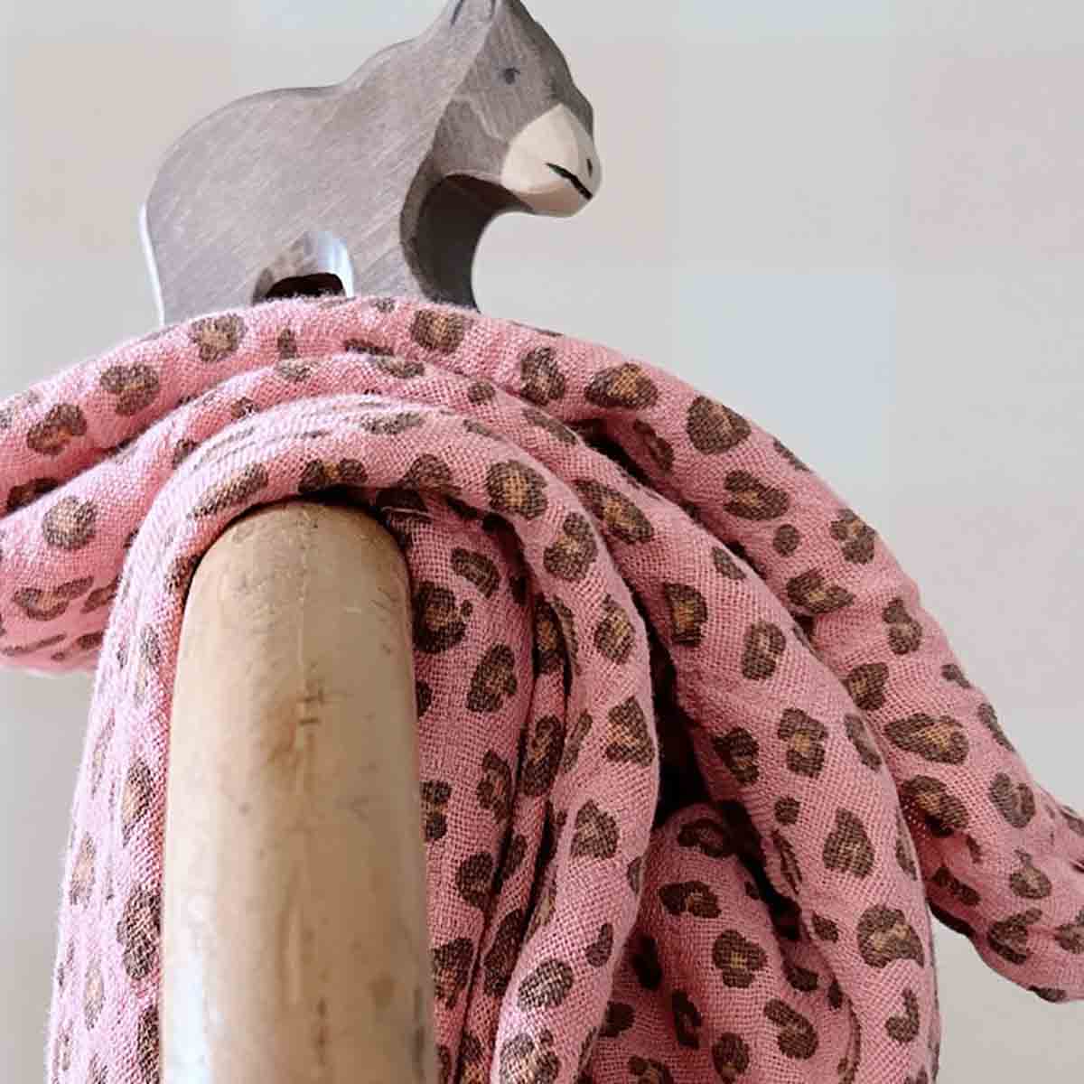 Foulard enfant rose léopard - Rose in april - Lili Margaret