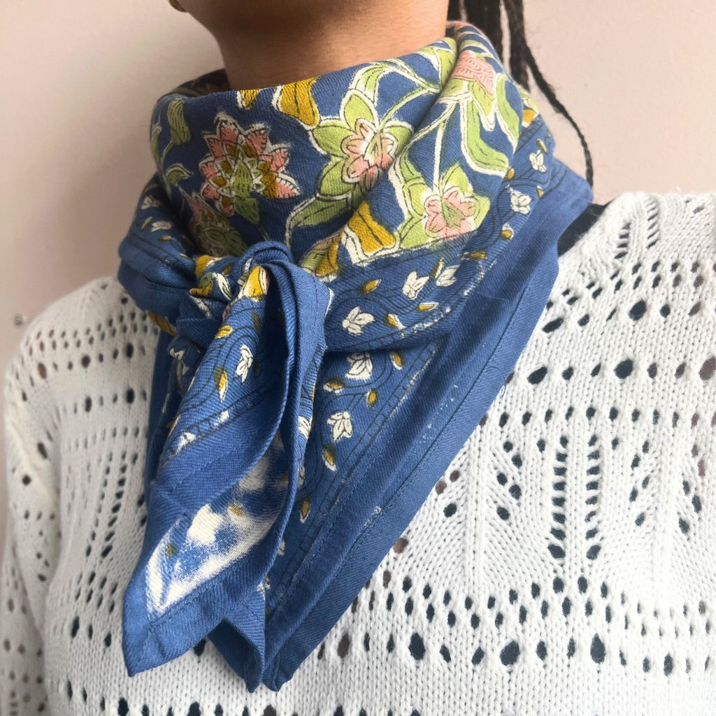 Foulard femme imprimé fleurs indiennes bohemian blue green - bonheur du jour paris
