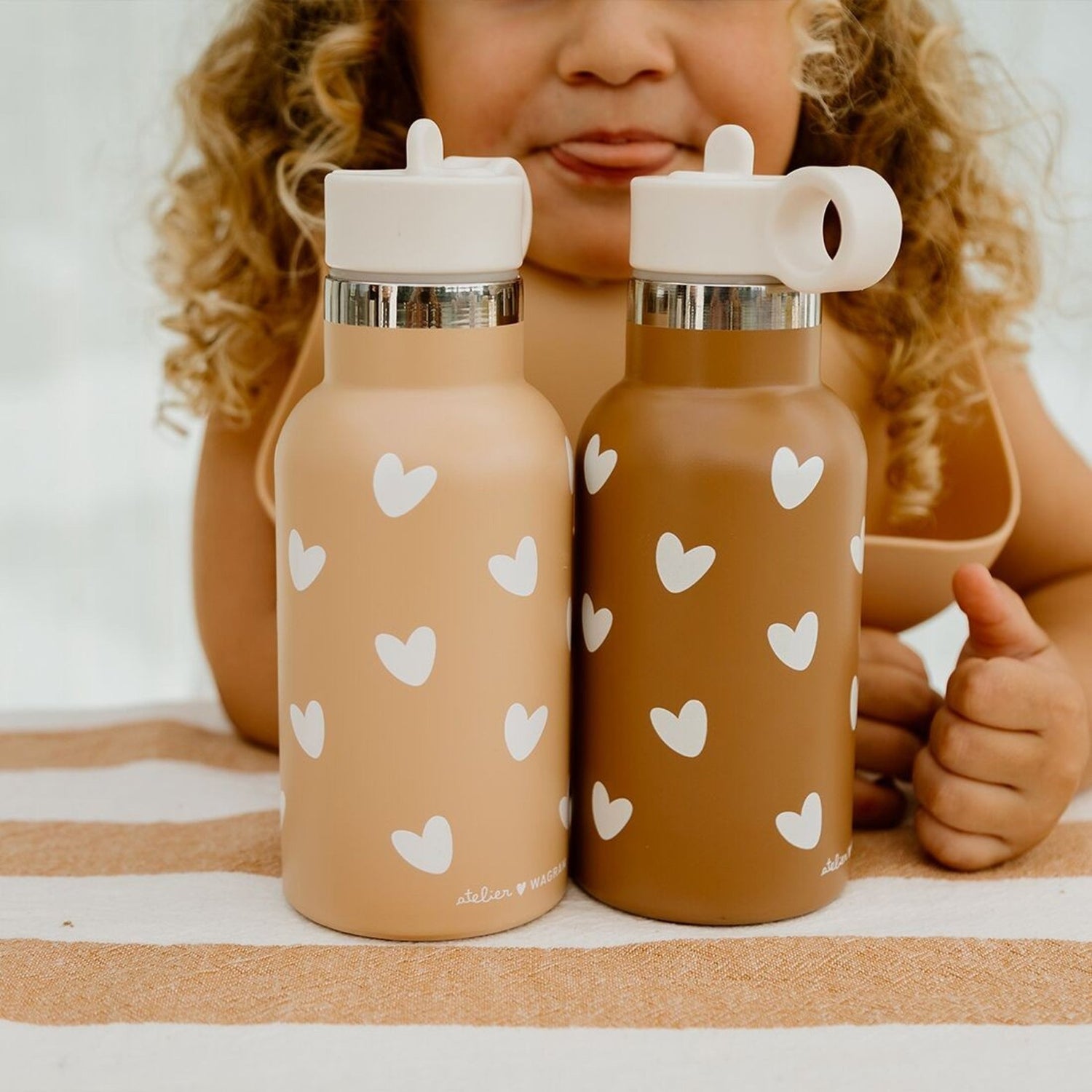 GOURDE ISOTHERME ENFANT EN ACIER INOXYDABLE – COULEUR CARAMEL | Atelier Wagram - Lili Margaret