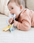 Hochet d'éveil pour bébé - le jouet simple.