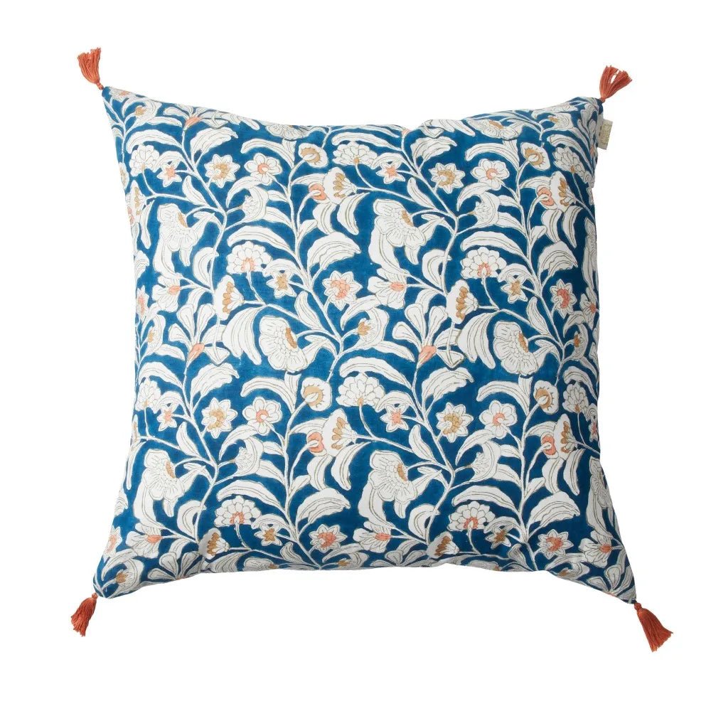 HOUSSE DE COUSSIN FLEURI BOHÈME NAMASTE BRUME BLEU PAON - Bonheur du Jour - Lili Margaret