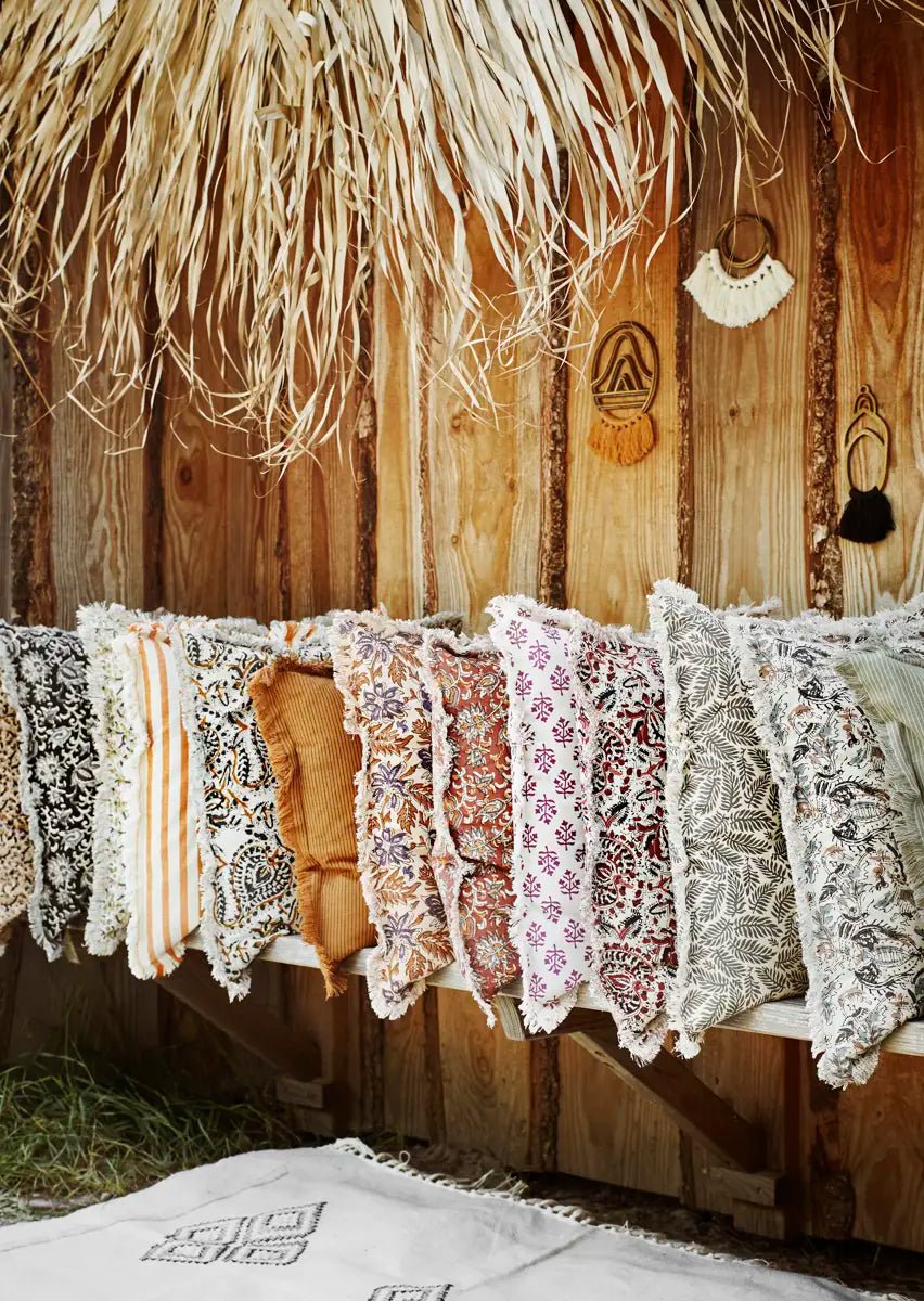 Housse de coussin rayée avec franges en coton - Madam Stoltz