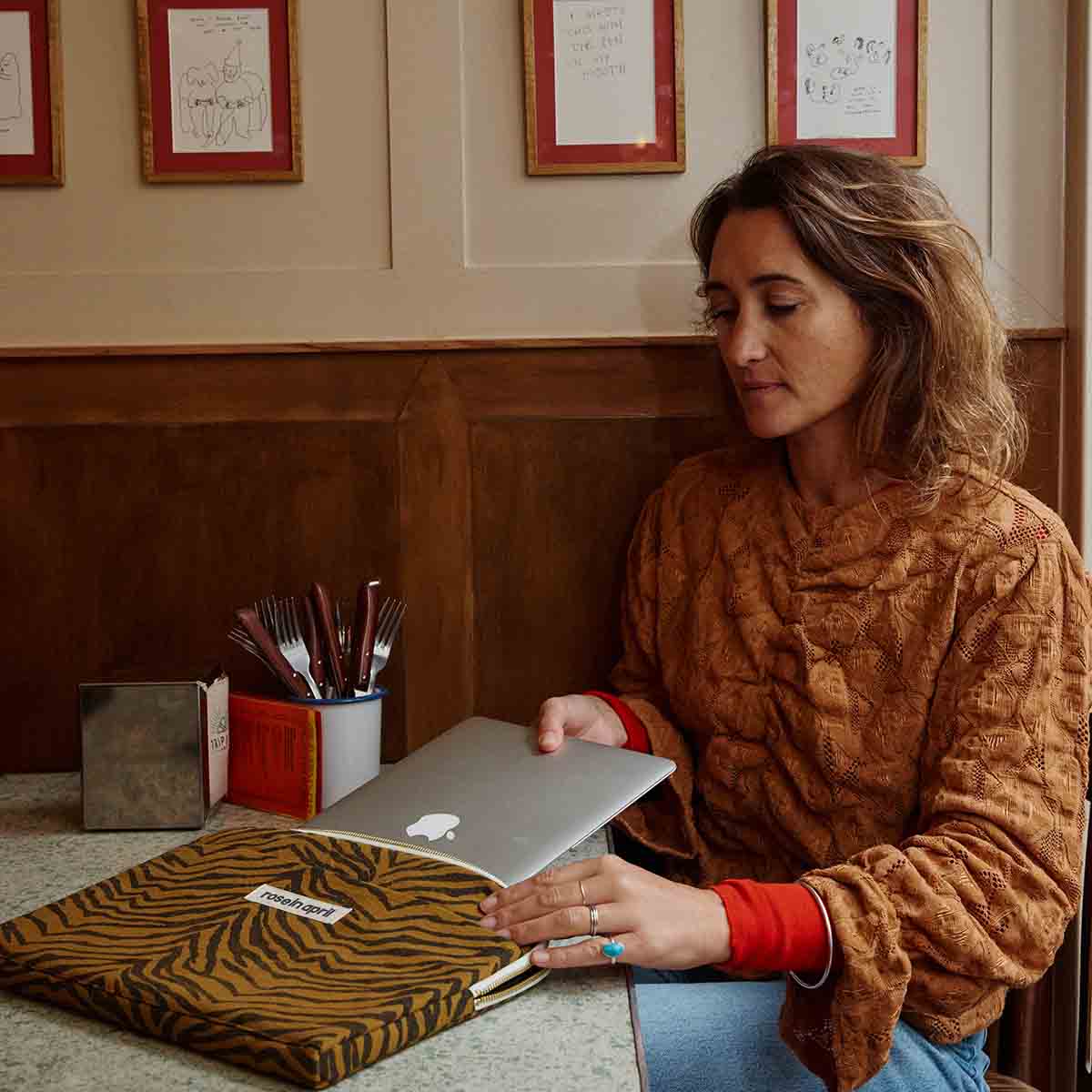 Housse ordinateur 13/14 pouces zèbre tapenade - Rose in April - Lili Margaret