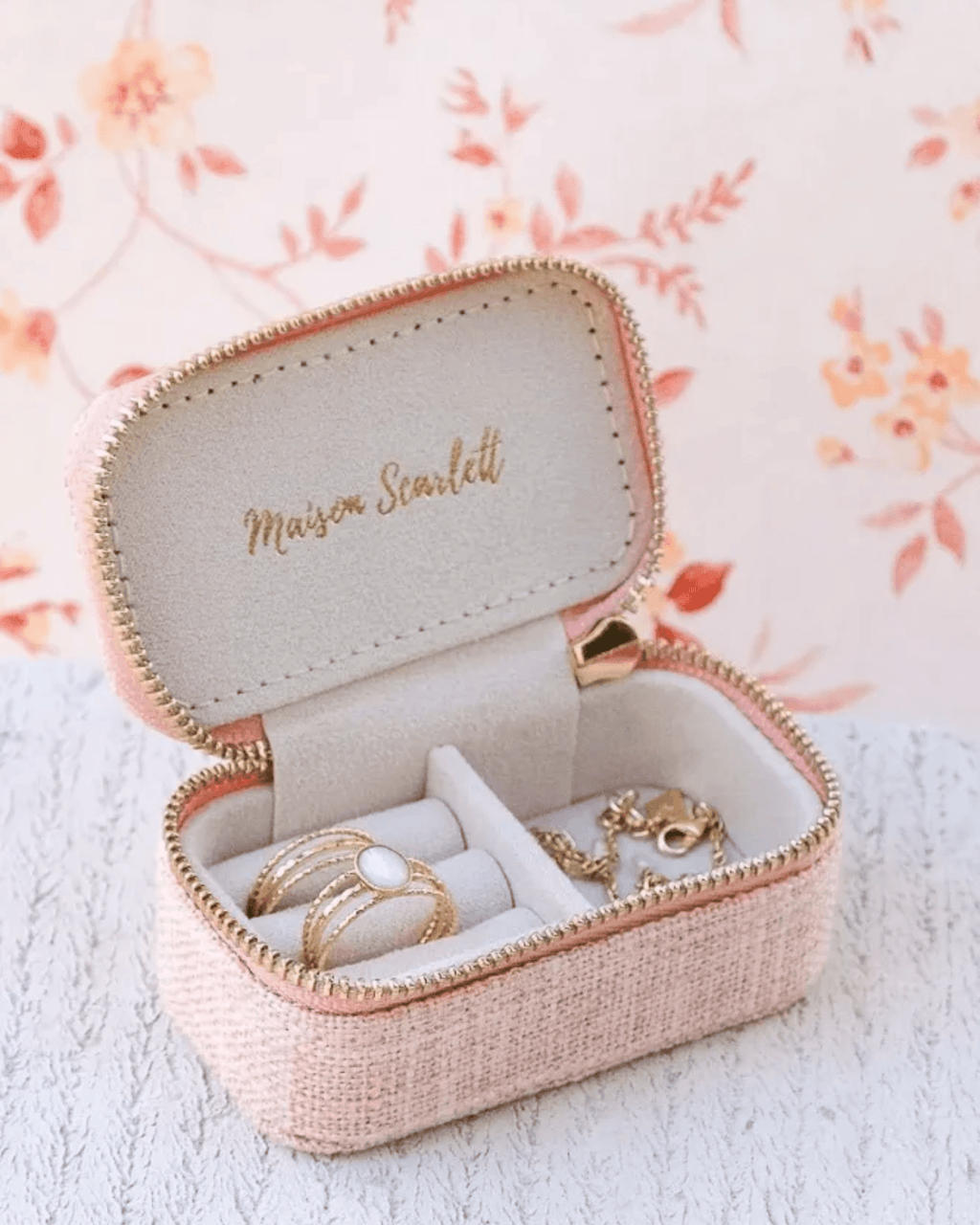 Mini boîte à bijoux de voyage en lin rose – Marie par Maison Scarlett