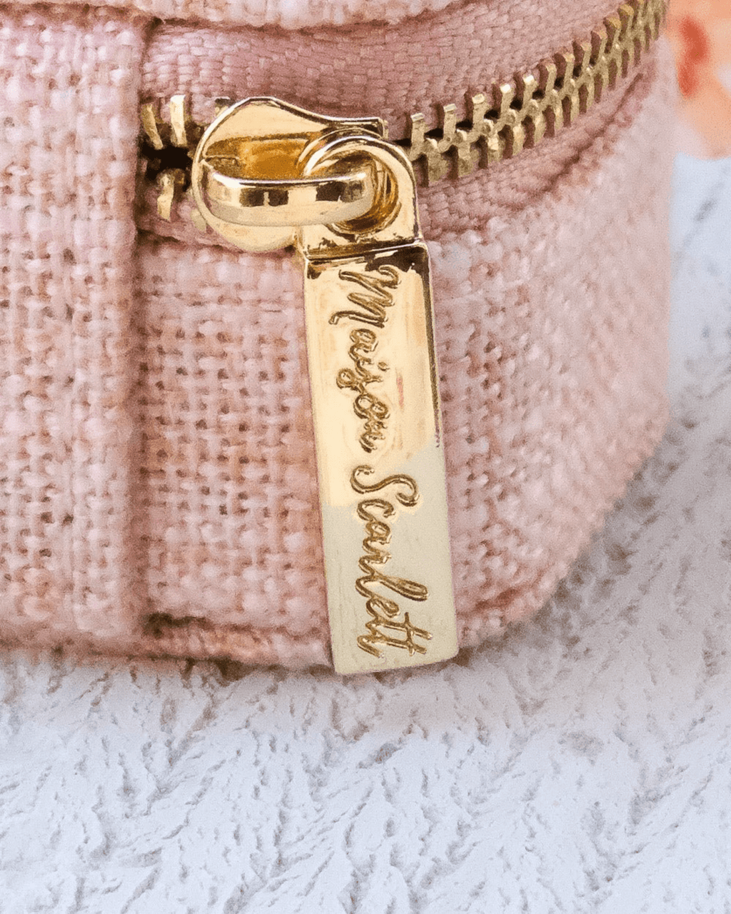 Mini boîte à bijoux de voyage en lin rose – Marie par Maison Scarlett