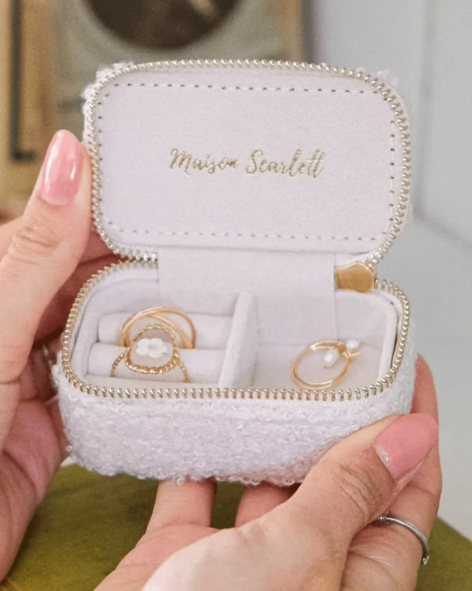 Mini boîte à bijoux de voyage en moumoute blanche - Marie par Maison Scarlett - Lili Margaret