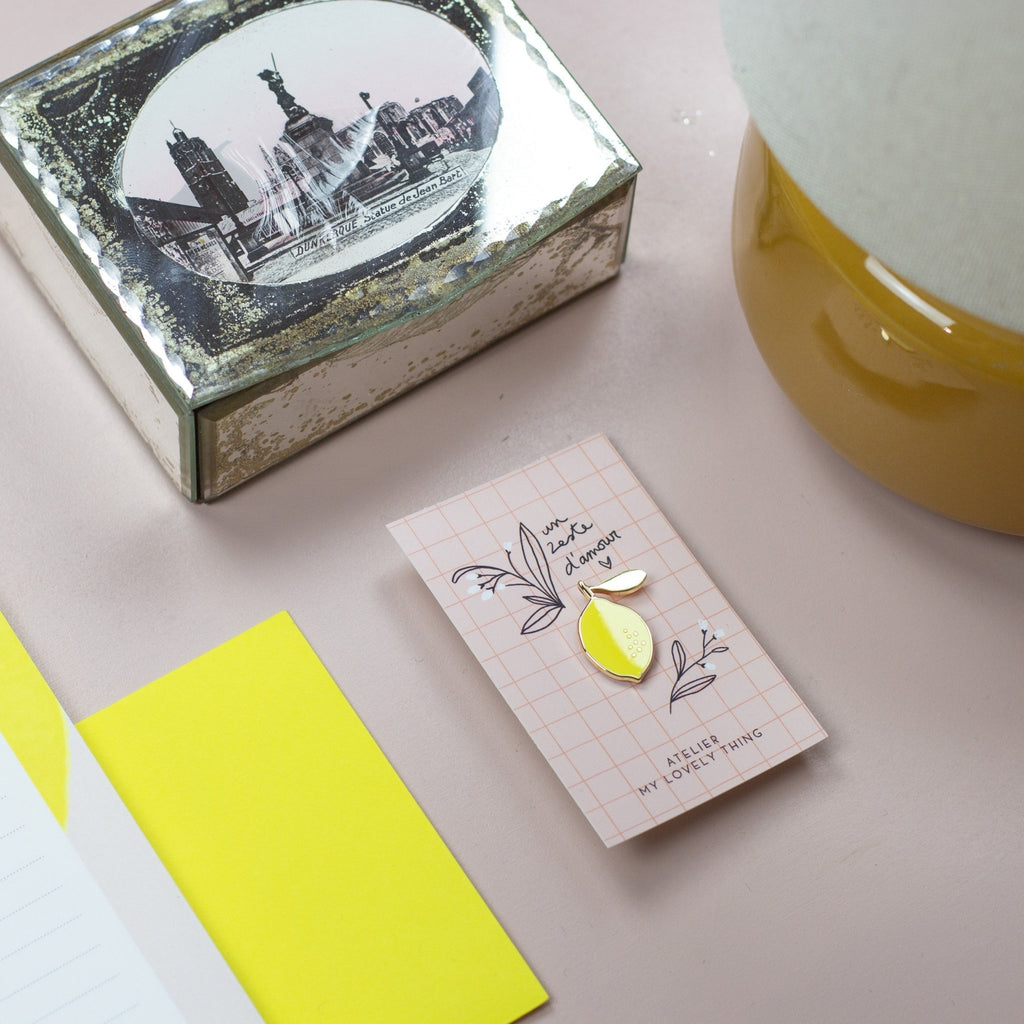 Pin’s citron émaillé Un Zeste d’Amour avec sa carte - My Lovely Thing - vue 2