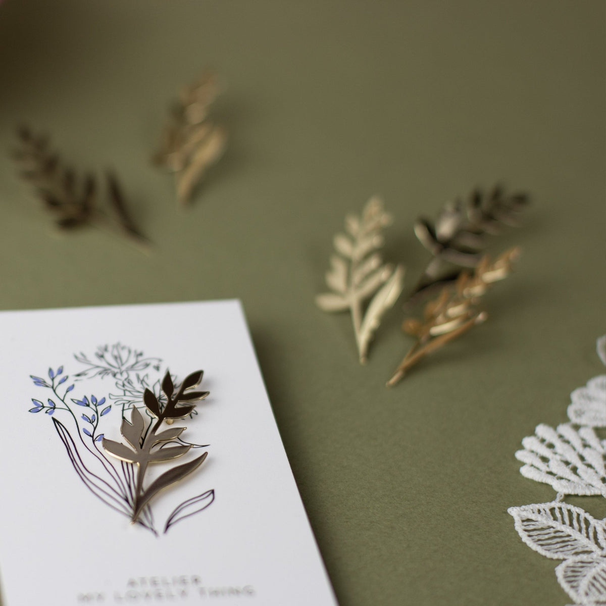 Pin’s en laiton Épi de Blé doré avec carte illustrée - My Lovely Thing - vue 4