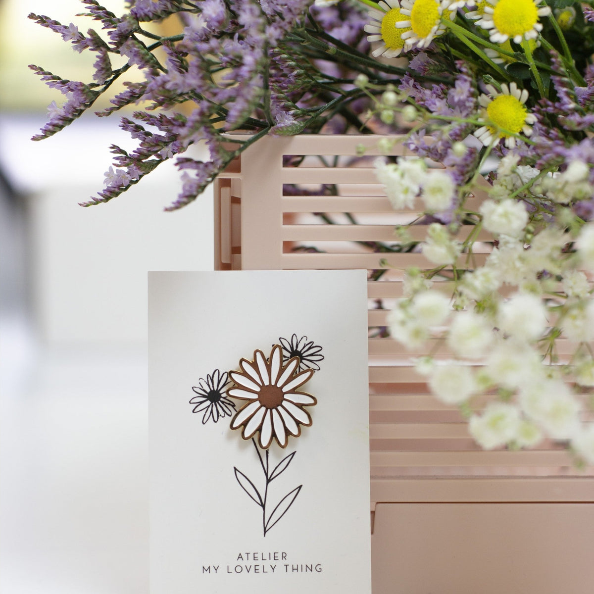 Pin’s en laiton Marguerite émaillée blanche - My Lovely Thing - vue 3