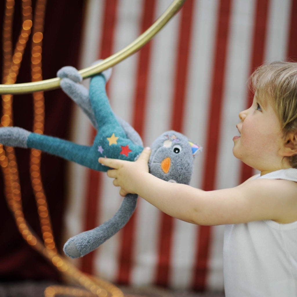 Peluche doudou elastoc le chat acrobate - ebulobo