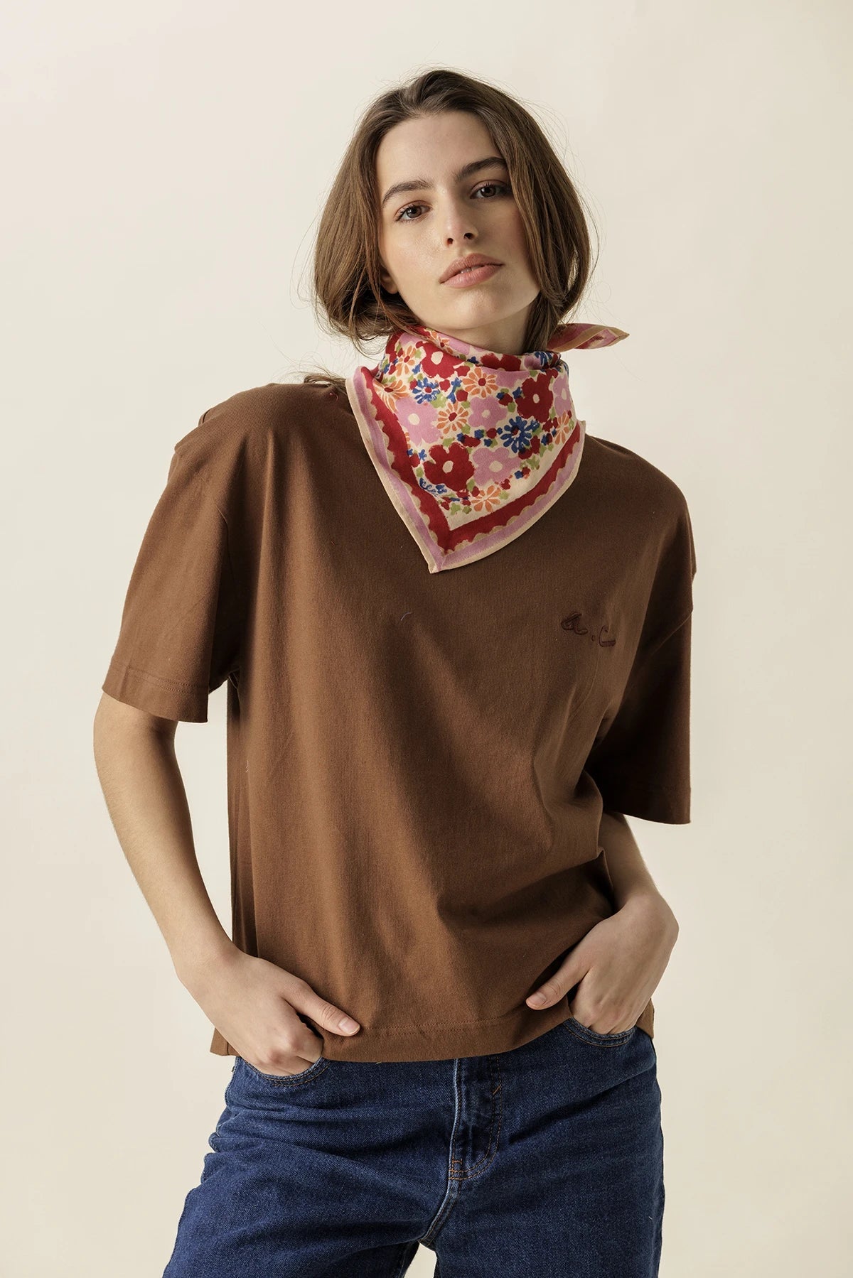 Petit foulard en coton fleuri 50x50 Manika Janie Macadamia