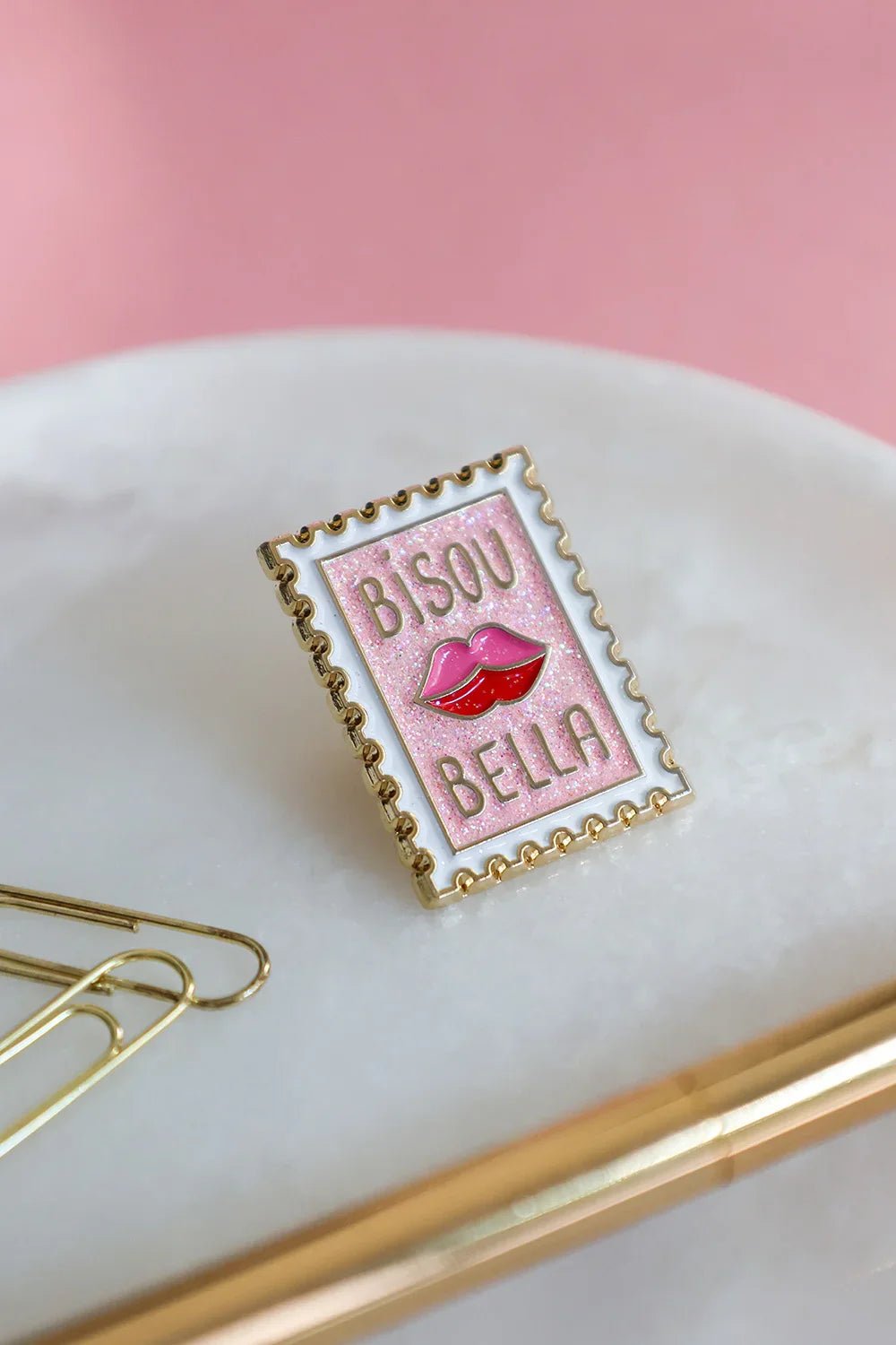 Pin's Bisou Bella - all the ways to say