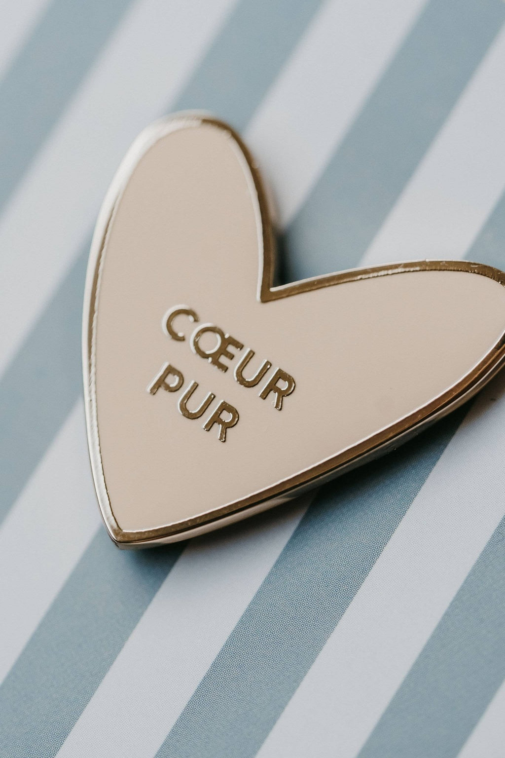 Pin's cœur pur