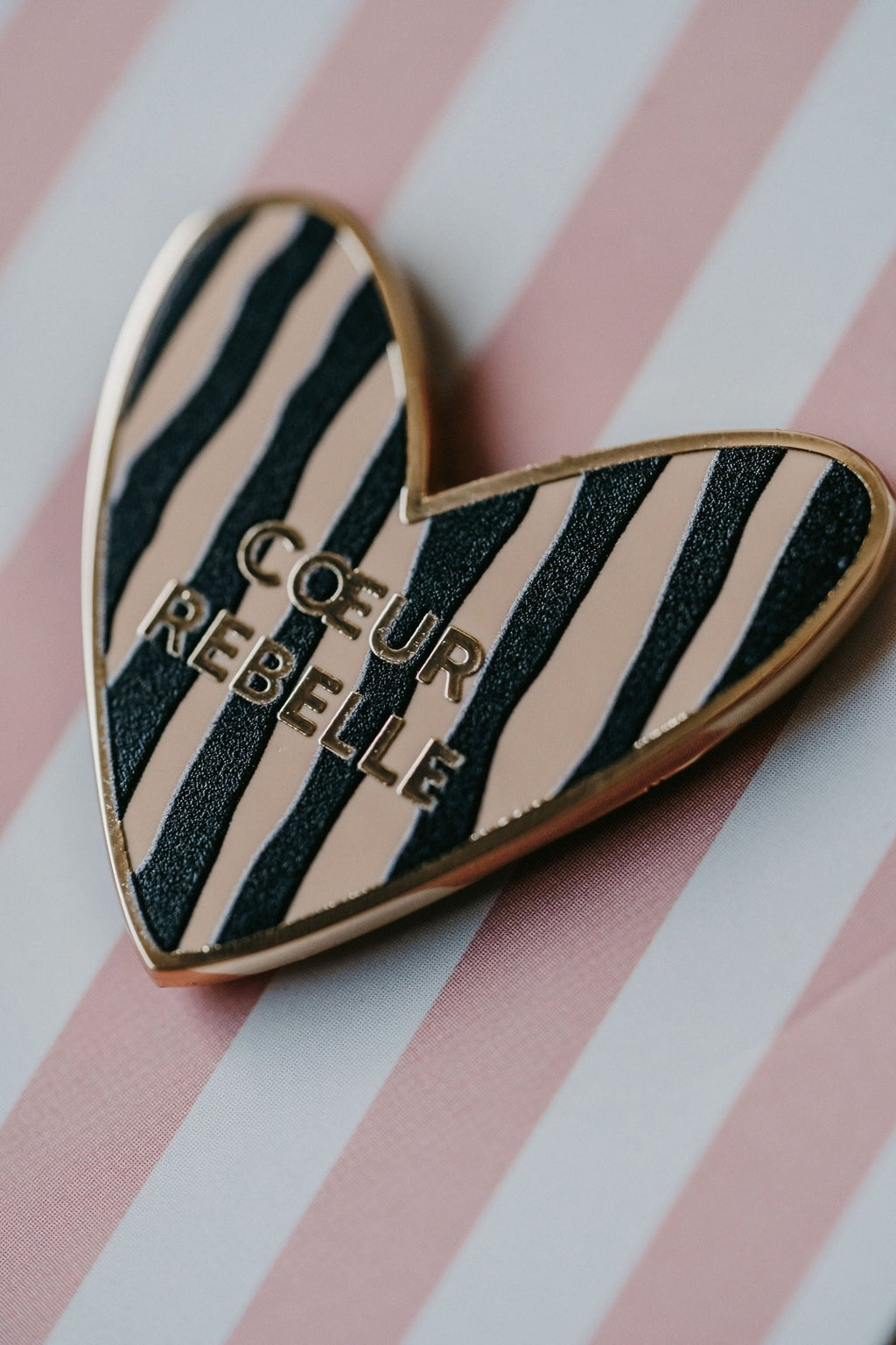 Pin's coeur "Rebelle" - Zakuw