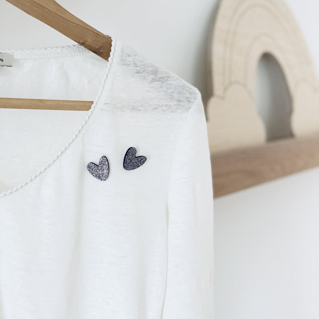 Pin's enfant cœurs à partager doré – les petites hirondelles