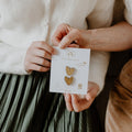 Pin's enfant cœurs à partager doré – les petites hirondelles