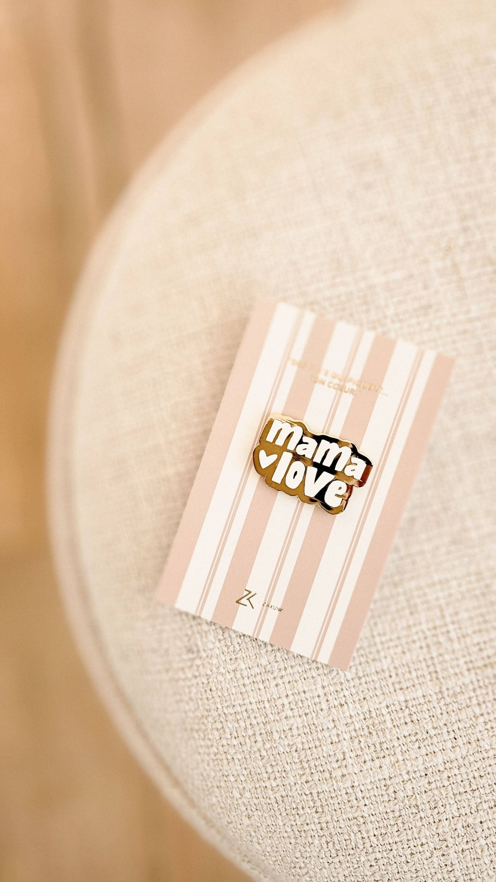 Pin's Mama love