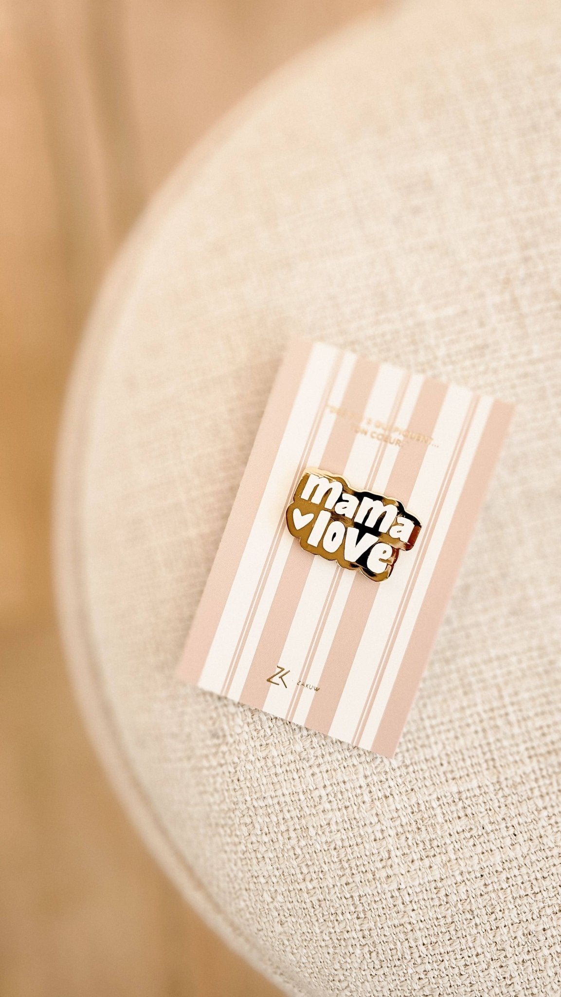 Pin's Mama love