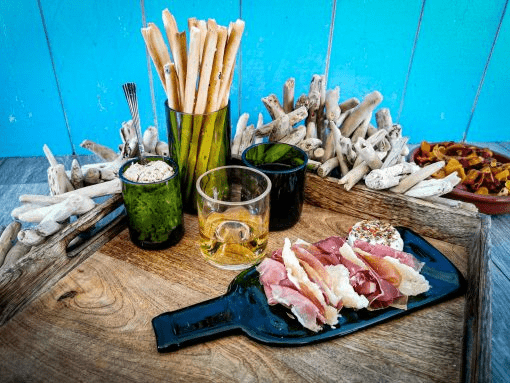 Plateau en bouteille de vin recyclée verte - fait main plates & culotées