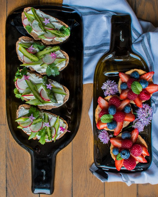 PLATEAU BOUTEILLE DE VIN RECYCLÉE BRUNE  - PLATES &amp; Culotées