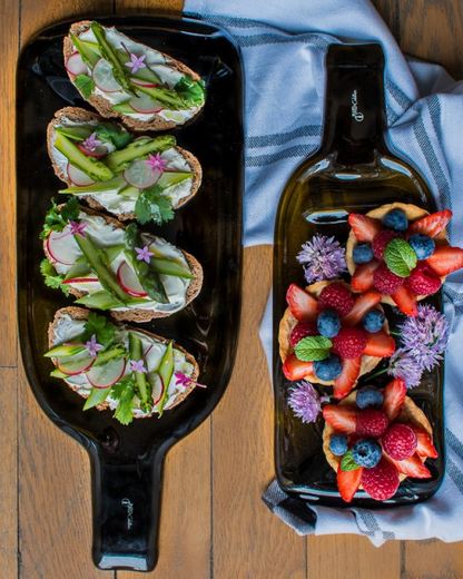 PLATEAU BOUTEILLE DE VIN RECYCLÉE BRUNE  - PLATES &amp; Culotées