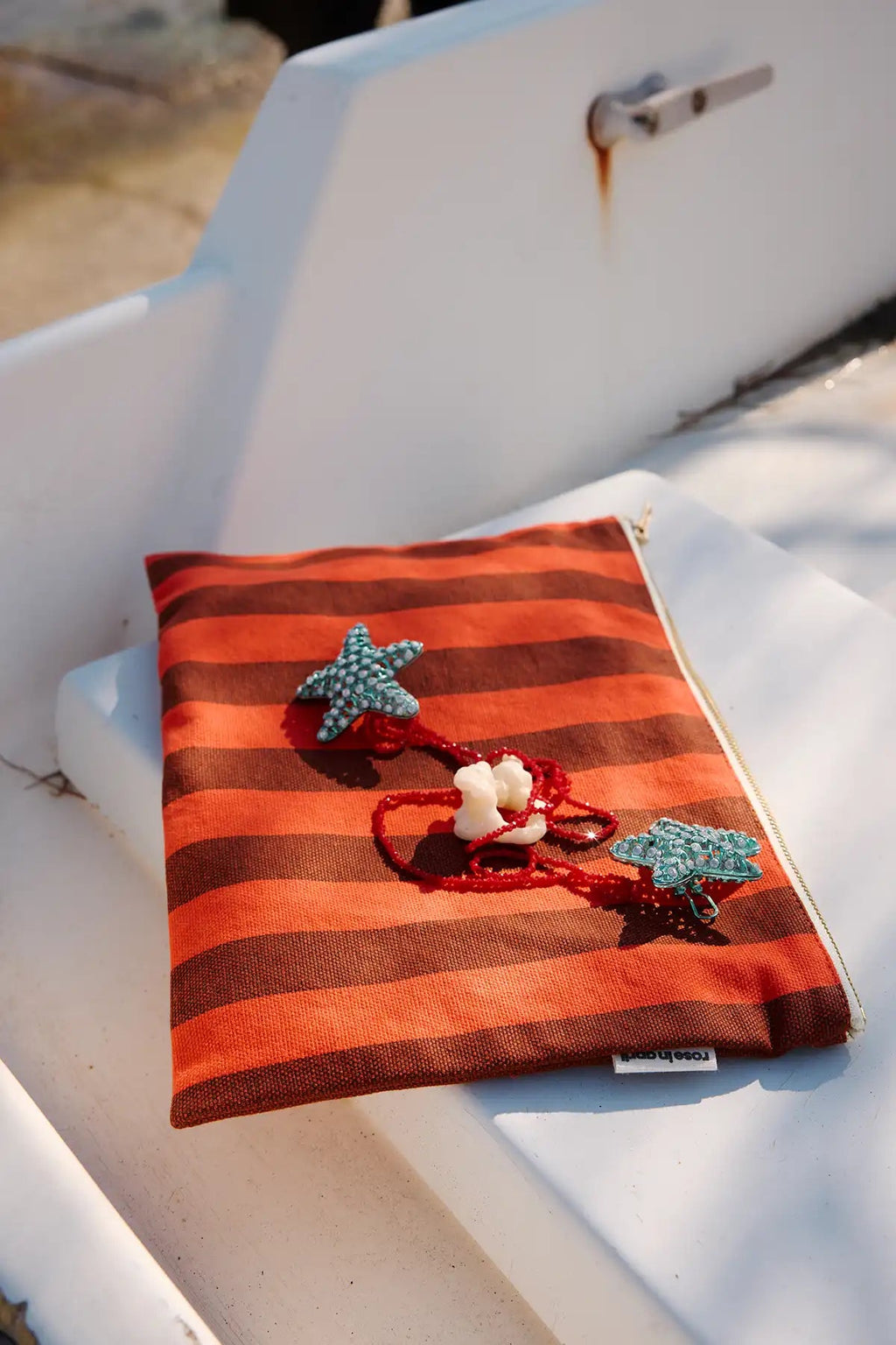Pochette en tissu à rayures marron/rouge - Rose in April