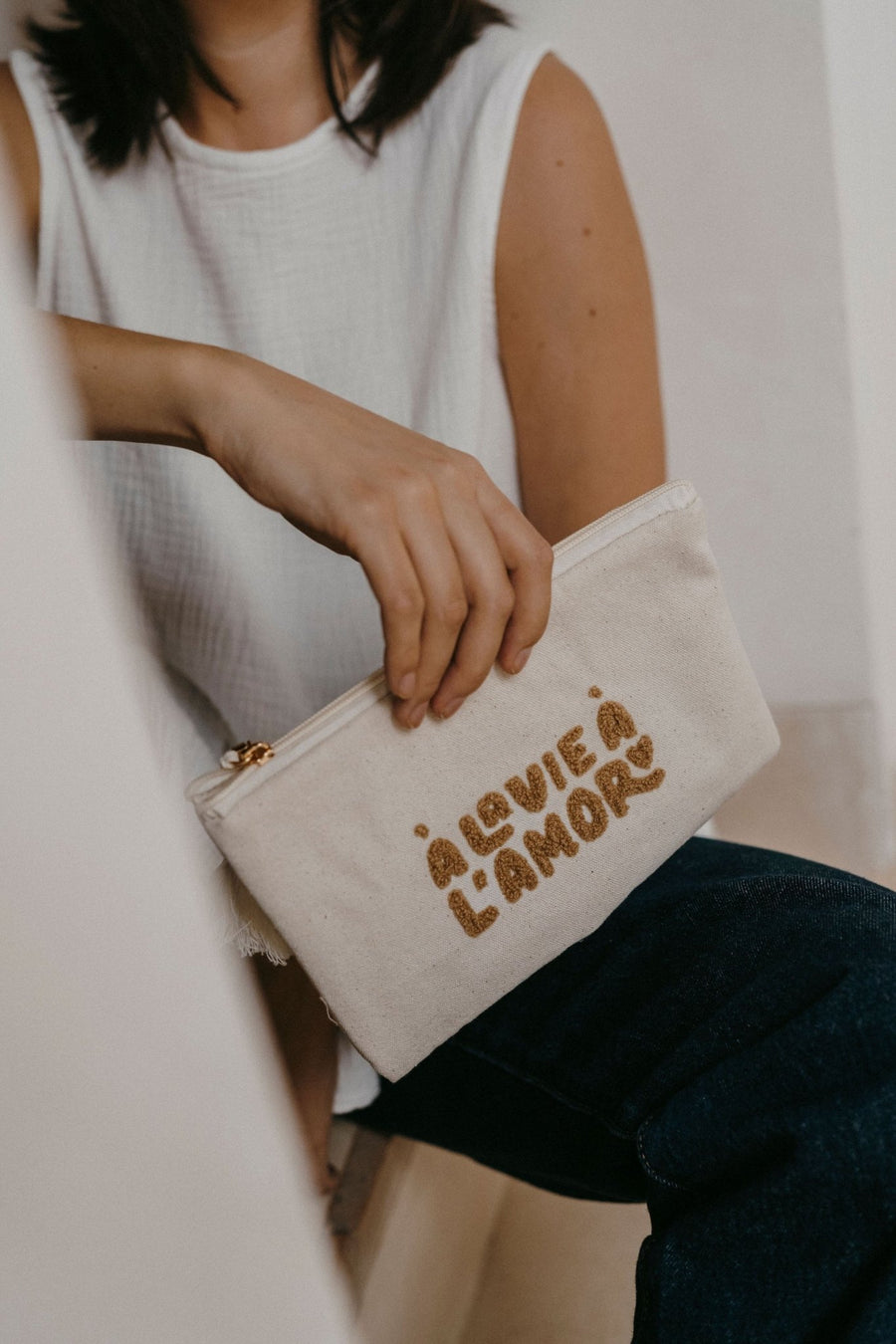 Pochette femme en tissu à la vie à l'amor beige