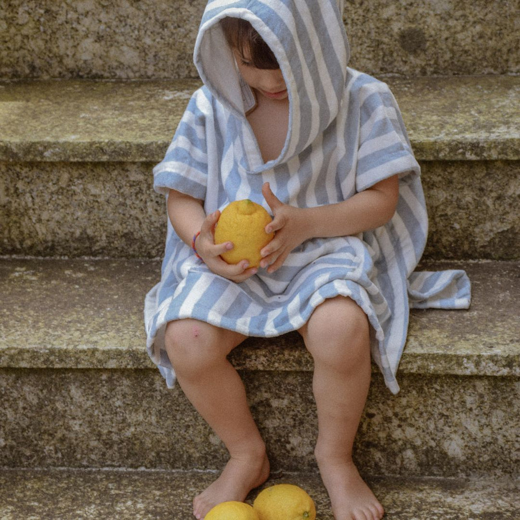 Poncho de bain enfant bleu ciel - Rose in April