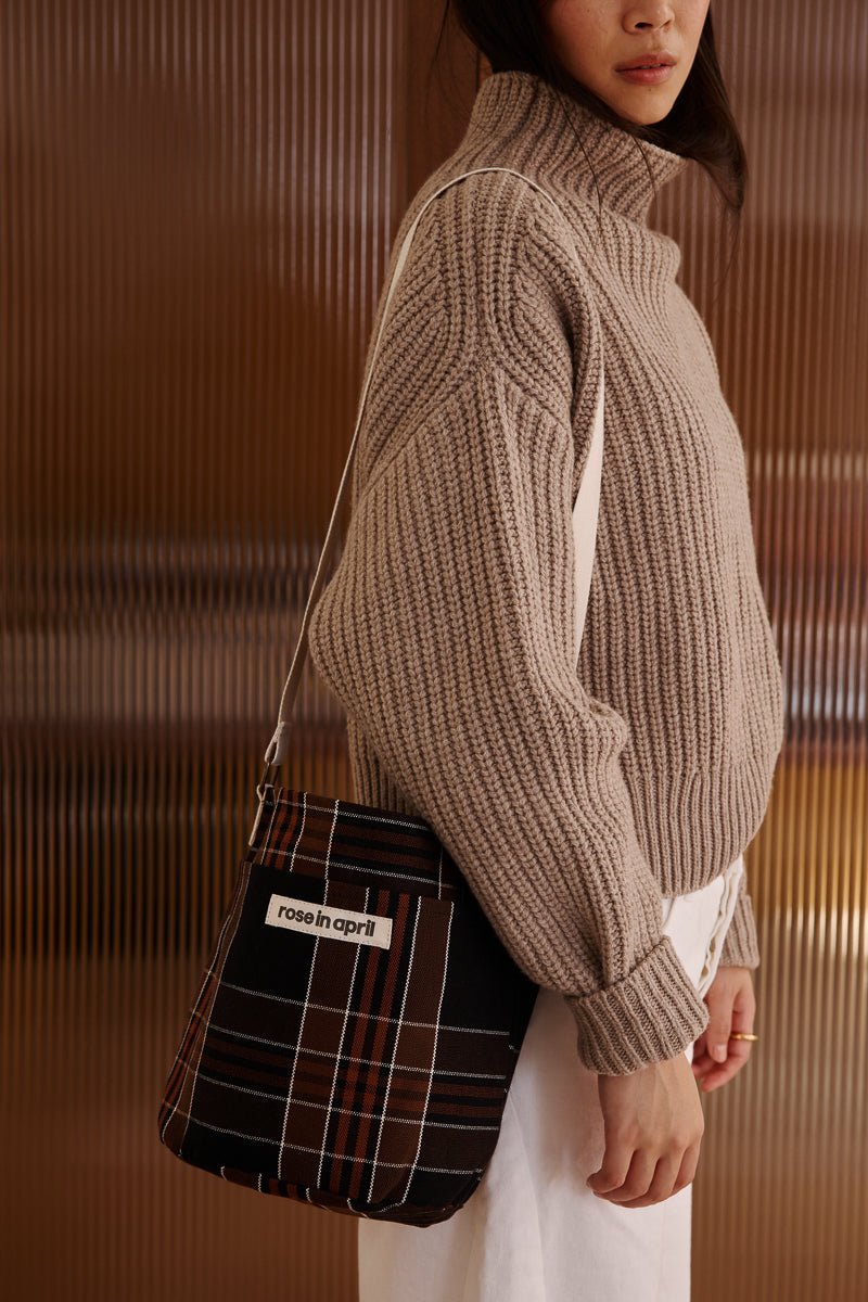 Sac seau bandoulière femme en coton Bucky Black Tartan - Rose in April - vue 2