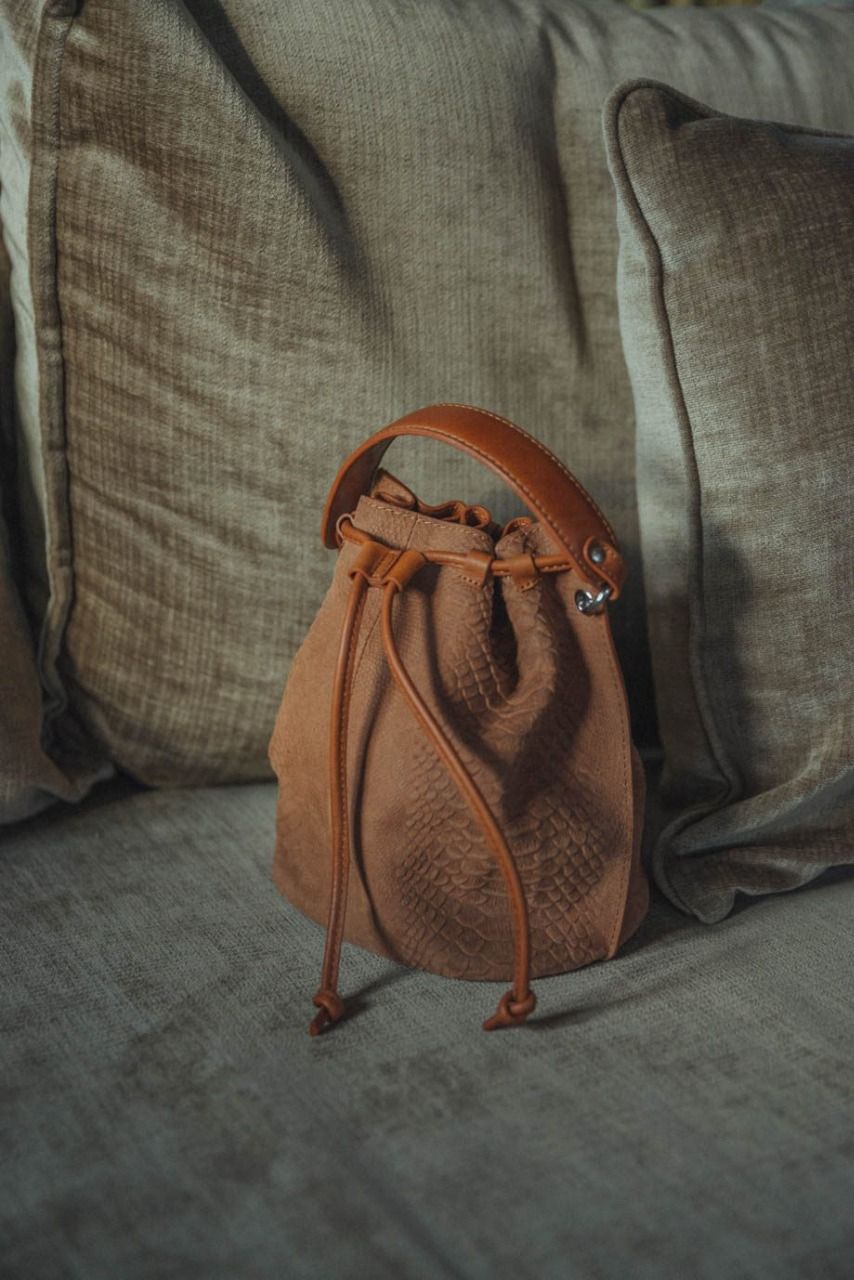Sac seau cuir ambre - détail