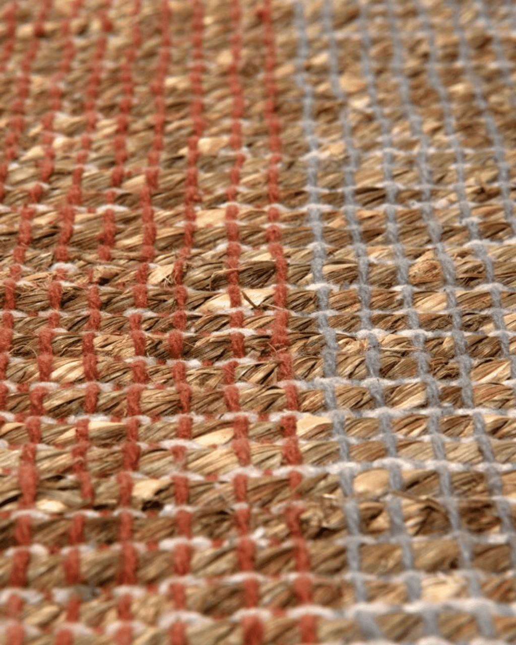 Tapis terracotta en jonc de mer karan