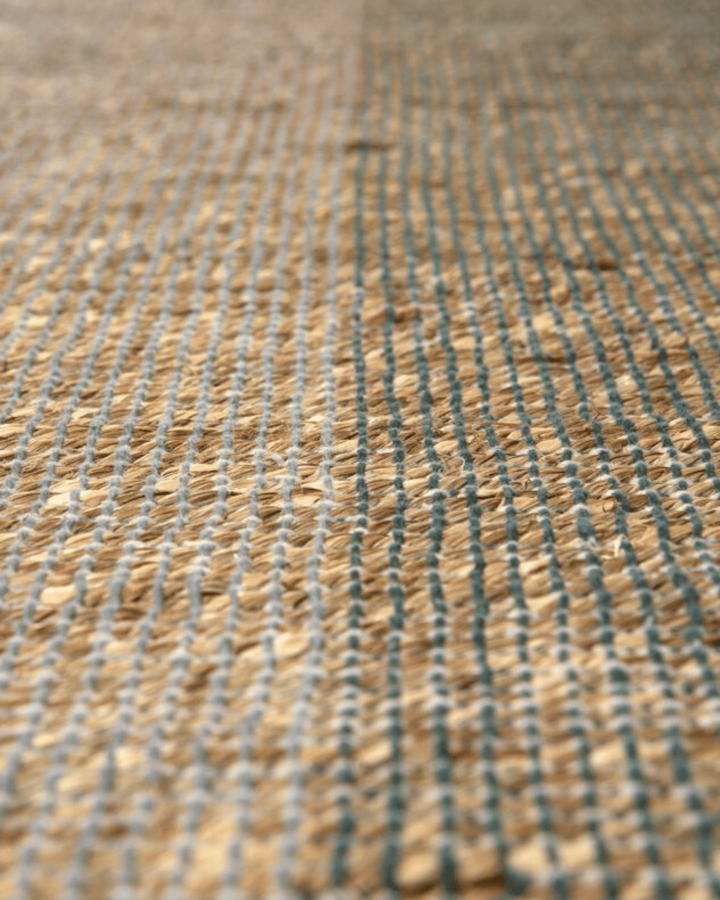 Tapis terracotta en jonc de mer karan
