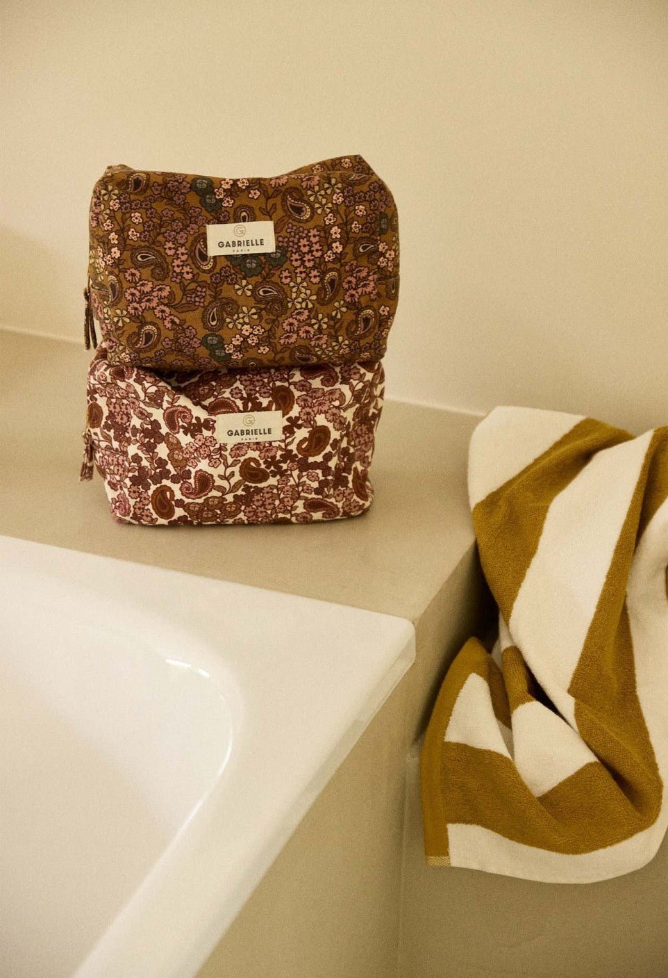 Trousse de toilette femme arabesque bordeaux en coton imperméable - Gabrielle Paris - Lili Margaret
